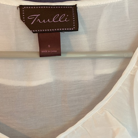 Women’s off white fitted blouse size small. - Picture 3 of 4